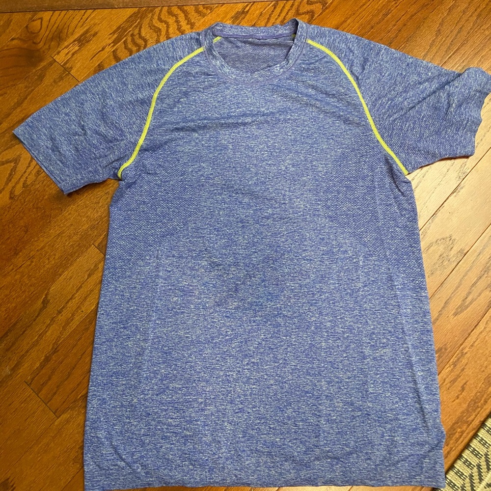 Men’s Lululemon shirt